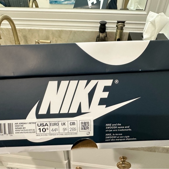 Jordan 1 Retro High Top - Picture 11 of 12